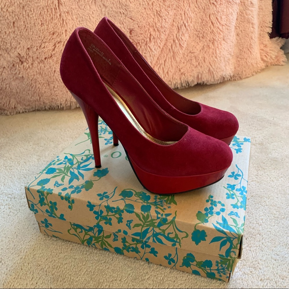 Red pumps